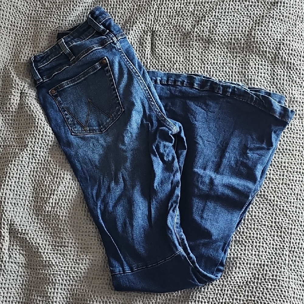 Wrangler Retro Bell Bottom Jeans – Women’s Size 28×34 – Western Flare